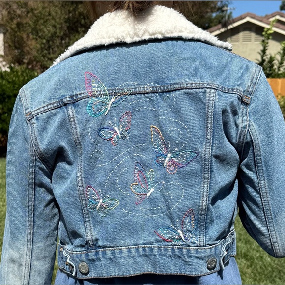 Cropped butterfly Hand-Embroidered Denim Jacket with Sherpa Collar – Small - Picture 1 of 11
